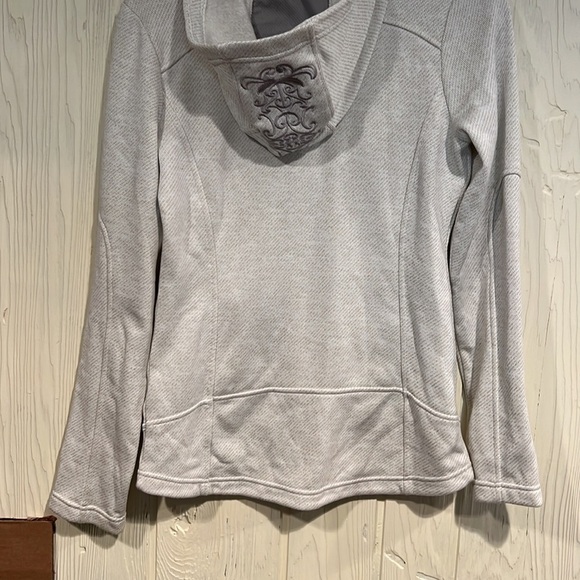 Mondetta HOODIE WITH EMBROIDERY ON HOOD. Size small - Picture 3 of 6